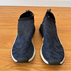 Rarely wore the shoe, it’s good as new just trying to sell if